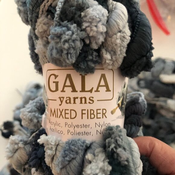 🛒 $8 - 5 Skeins Gala mixed fiber Yarn for Scarfs #302 - Picture 5 of 6